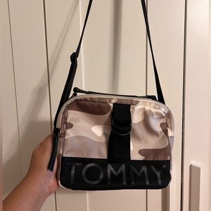 Tommy Hilfiger Crossbody Bag